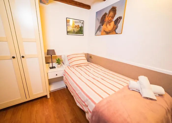 Rustic Poble Sec Apartment